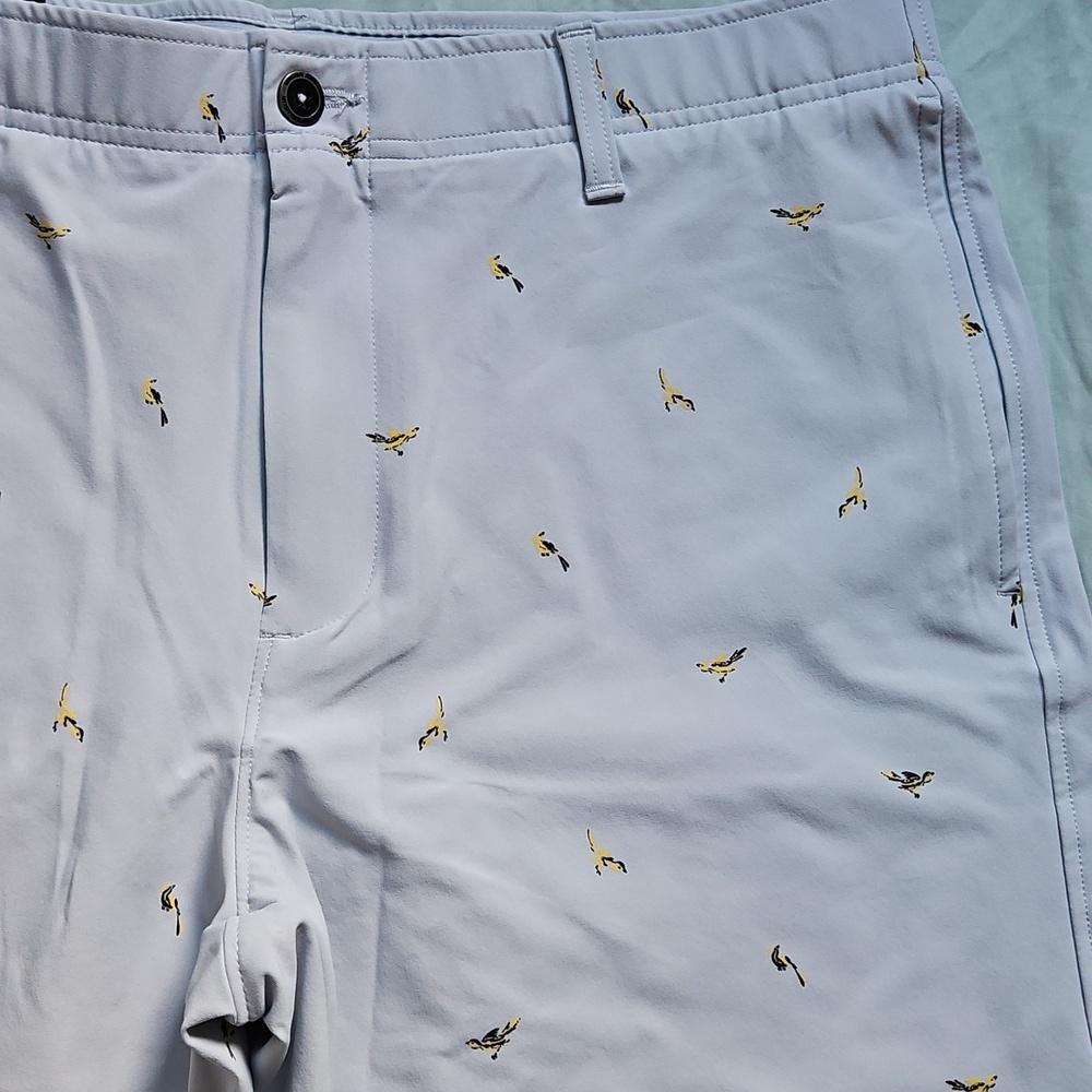 NWT Under Armour Men's Light Gray Patterned Shorts, Size 36 - Picture 4 of 7